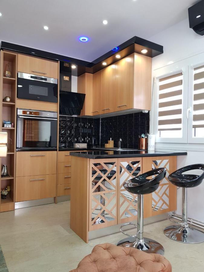 Perea 5 Star Daire Peraía Dış mekan fotoğraf